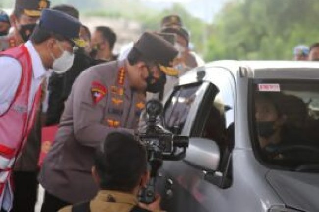 Bupati Lampung Selatan Bersama Gubernur Lampung Dampingi Menhub dan Kapolri Tinjau Arus Balik Di Pelabuhan Bakauheni