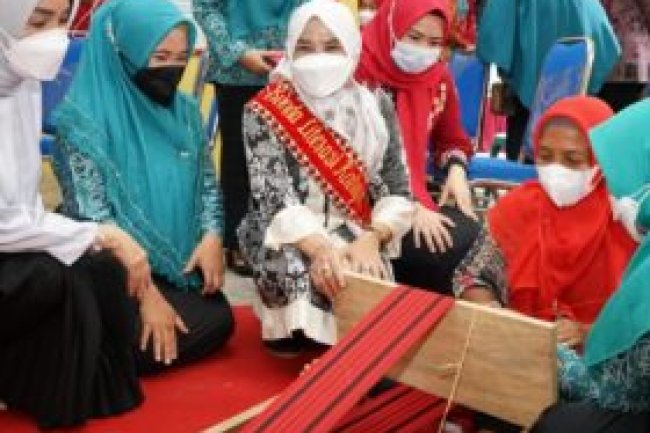 Hadiri Kegiatan TP PKK Desa Fajar Baru, Winarni Imbau Agar Kembangkan Literasi