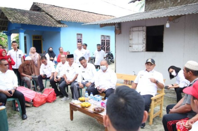 Bupati Nanang bedah rumah tidak layak huni