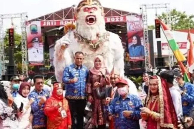 Disaksikan Ribuan Masyarakat Bupati Lamsel Buka Jati Agung Fair 2022