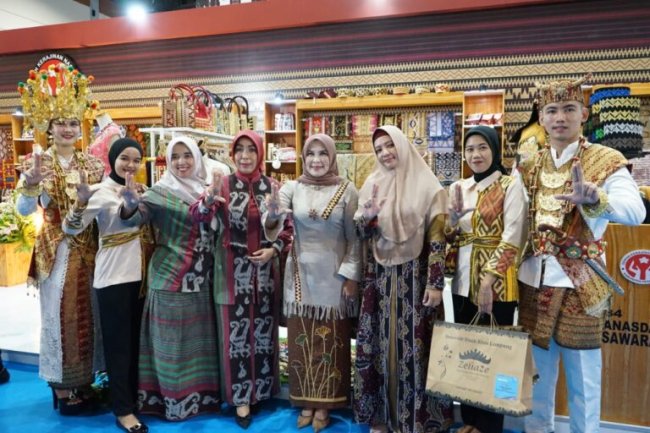 Ketua Dekranasda Lampung Selatan Hadiri Pembukaan Incraft Tahun 2023 Di Jakarta