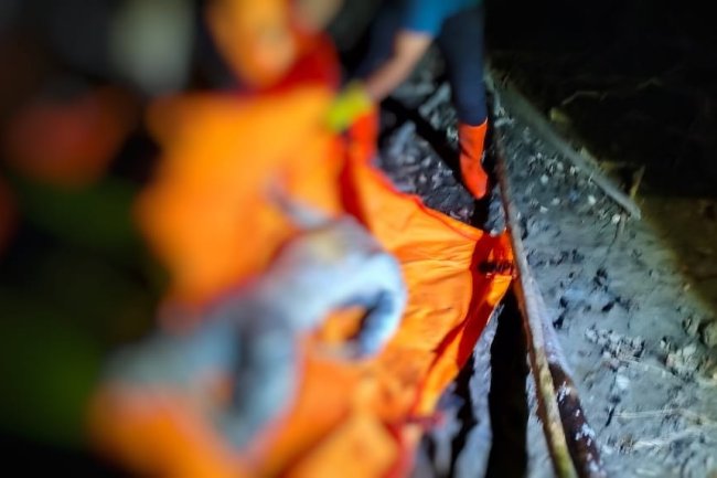 Mayat Laki-laki Anonim Ditemukan Membusuk Tanpa Kepala di Pinggir Laut Pematangpasir