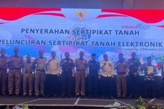 Sekretaris Daerah Lampung Selatan, Thamrin Hadiri Launching Sertifikat Tanah Elektronik Dan Penyerahan 2.5 Juta Sertifikat Secara Daring