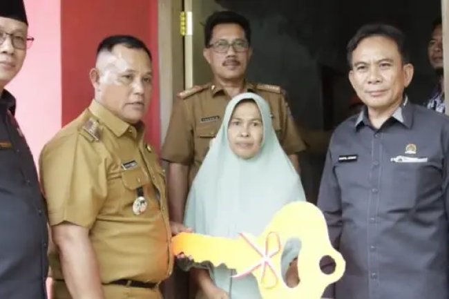 Melalui CSR, Bupati Lampung Selatan Resmikan Hasil Bedah Rumah Di Kecamatan Rajabasa