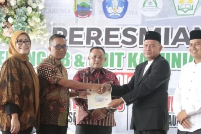Resmikan KB dan SD IT Kurnia, Bupati Nanang: Upaya Mencetak Generasi Unggul