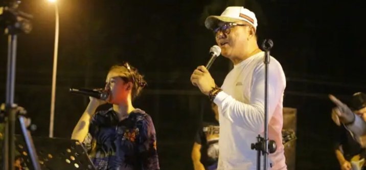 Tugu Pancasila Jadi Sarana Hiburan, Kadis Kominfo Anasrullah Hibur Masyarakat Kalianda