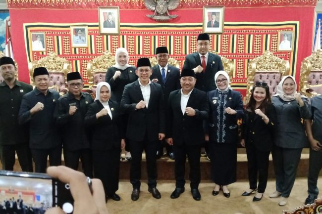 Rapat Paripurna DPRD Lampung Selatan Sahkan Bupati dan Wakil Bupati  Terpilih Periode 2025-2030