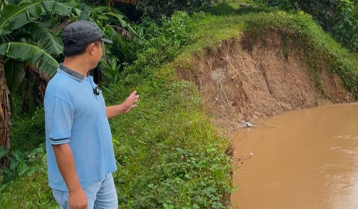 Nyaris Jebol, Anggota DPRD Lamsel Hamdani Desak Pemerintah Segera Perbaiki Tanggul di Sungai Kertosari