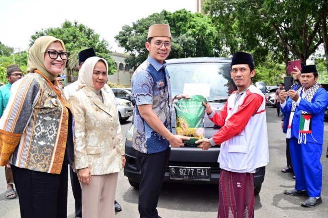 Luncurkan Distribusi Beras Zakat Fitrah ASN, Bupati Egi: Harus Tepat Sasaran