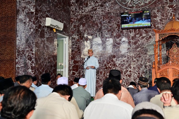Bupati dan Wakil Bupati Lampung Selatan Salat Idulfitri 1446 Hijriah di Masjid Agung Kalianda, Ajak Jemaah Tingkatkan Rasa Syukur