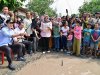 Ikut Mancing dan Bakar Lele di Lokasi Jalan Rusak, Bupati Egi Janji Perbaiki Tahun Ini