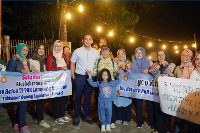 Zita Anjani Eksplorasi Gunung Raja Basa untuk Wisata Daerah