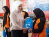 Apresiasi Garda Terdepan Kebersihan, Putri Zulkifli Hasan Turun Langsung Bagikan Paket Sembako