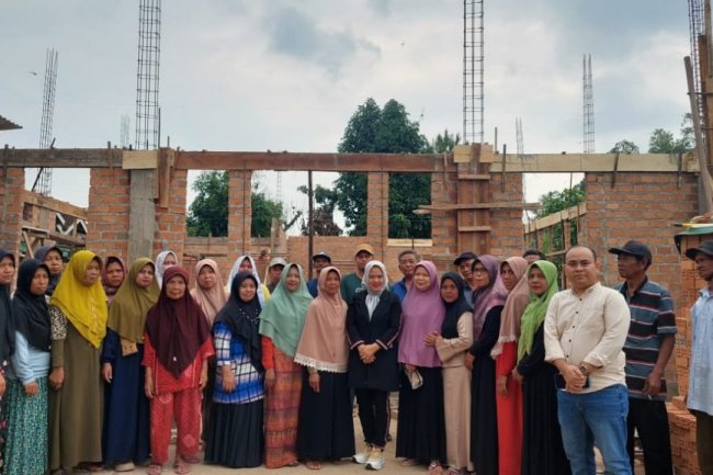 Ketua DPRD Lampung Selatan Erma Yusneli Turun Langsung ke Masyarakat, Salurkan Bantuan untuk Pembangunan Masjid di Natar